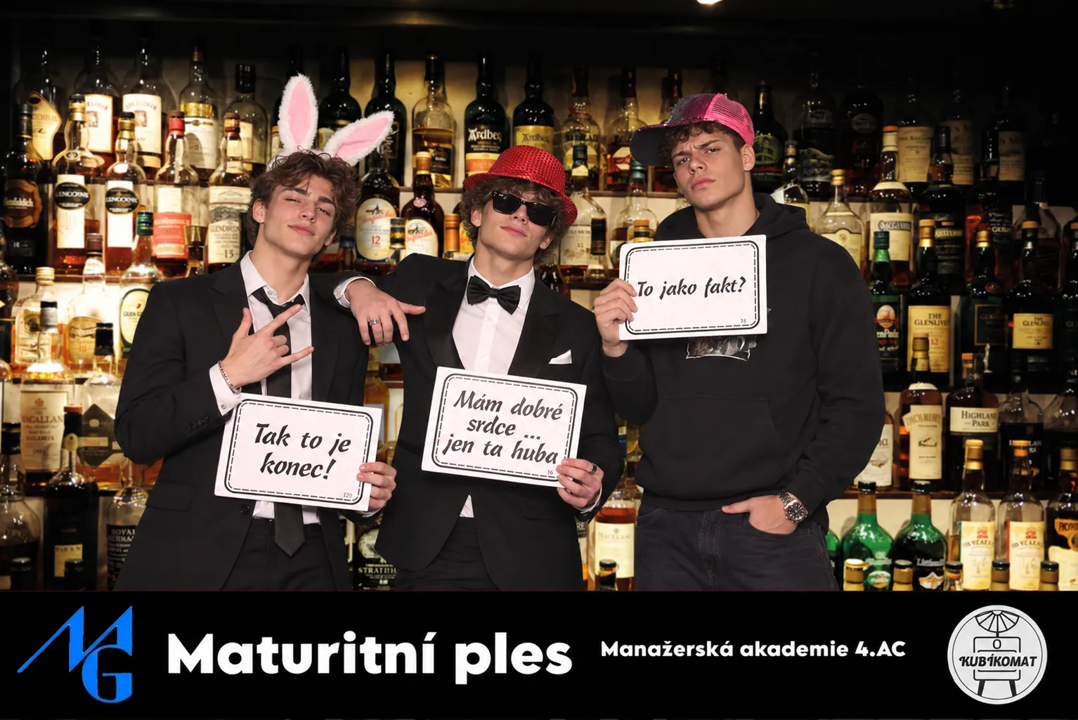 Maturanti ve fotokoutku Kubíkomat