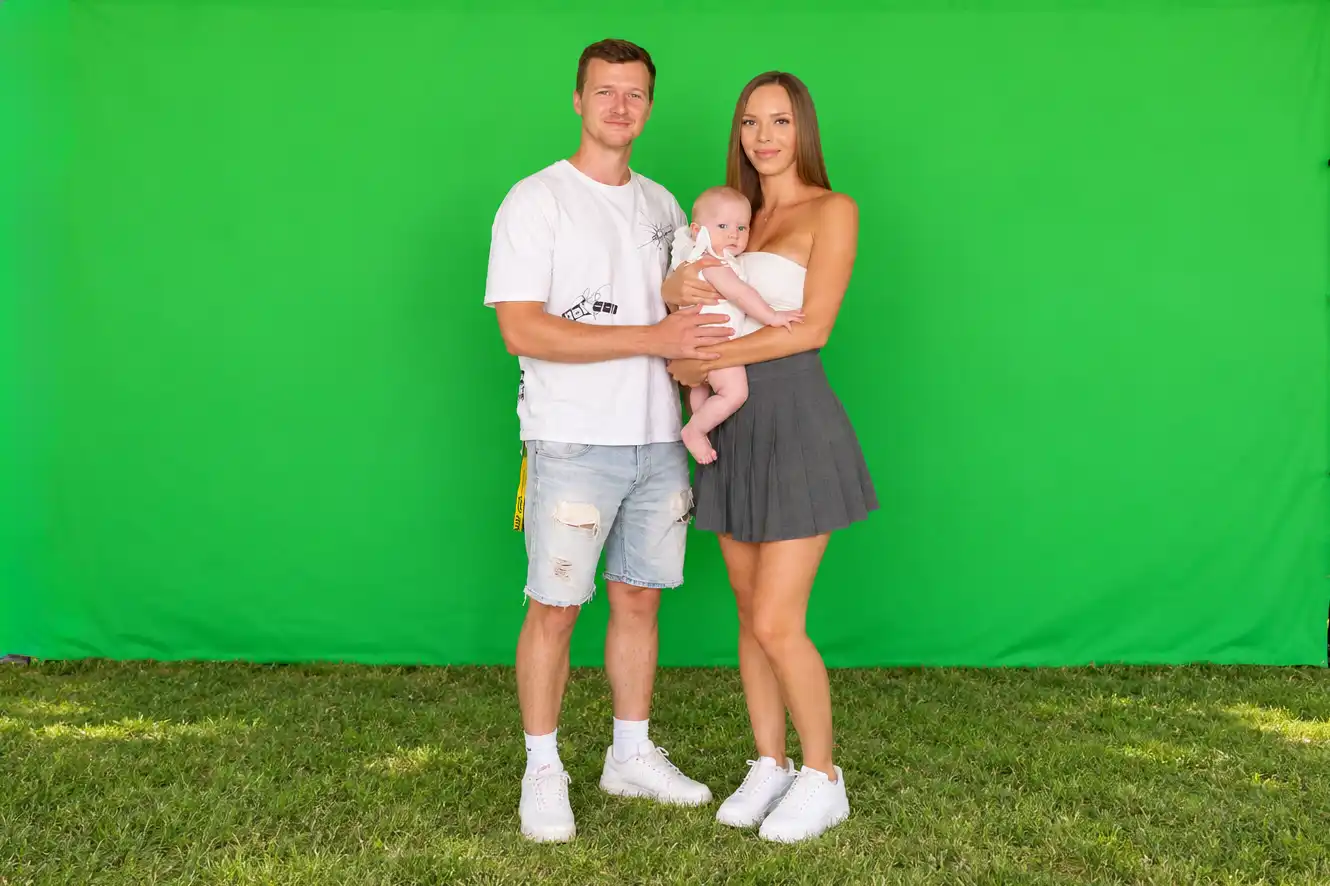 Focení páru před zeleným plátnem